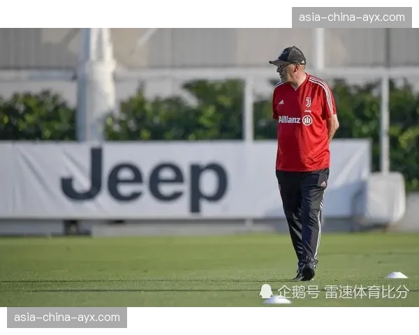 特写：39岁博努奇替补登场完成赛季首秀，指挥队友布置防线