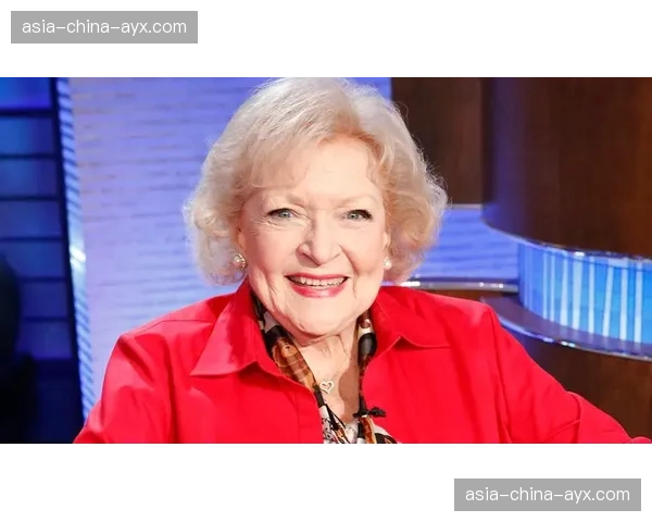 传奇裁判贝蒂·冈萨雷斯执法生涯满40年，宣布将在本赛季后退休